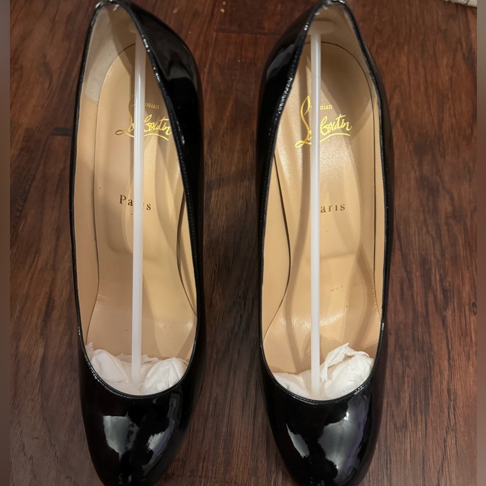BNIB - Christian Louboutin Patent Leather New Simple Pump Size 42 Authentic